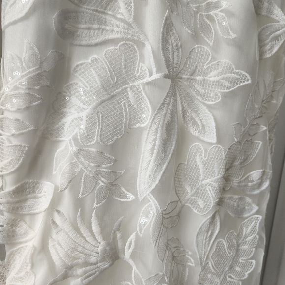 David's Bridal DB Studio Sequin Leaf Sheath Wedding Dress Soft White Size 8 - Picture 4 of 16